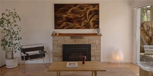 日式肌理碰撞古董收藏，50 年代风雨板房的焕新之旅