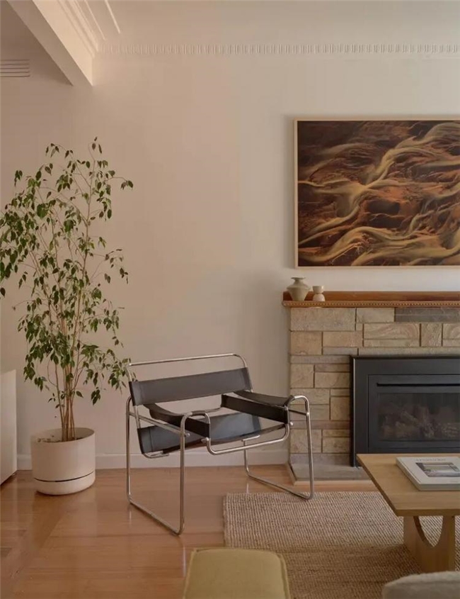 日式肌理碰撞古董收藏，50 年代风雨板房的焕新之旅