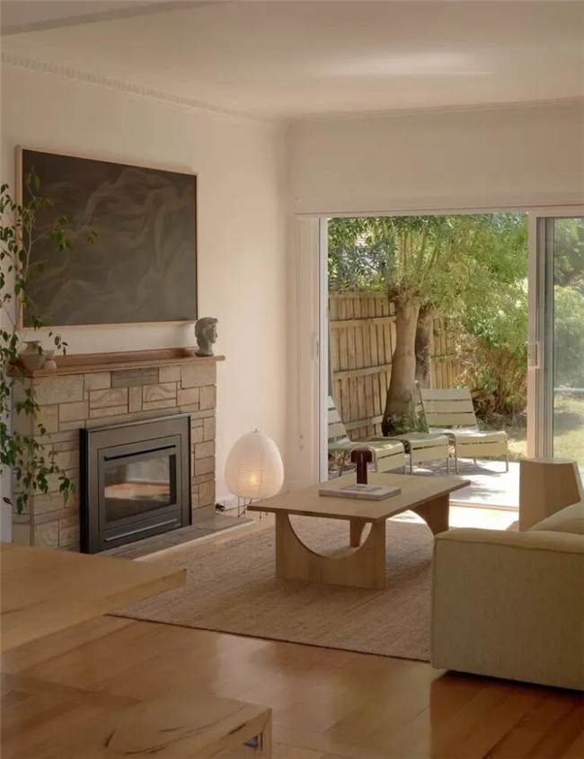 日式肌理碰撞古董收藏，50 年代风雨板房的焕新之旅