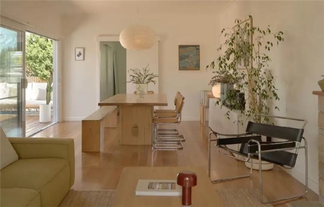 日式肌理碰撞古董收藏，50 年代风雨板房的焕新之旅