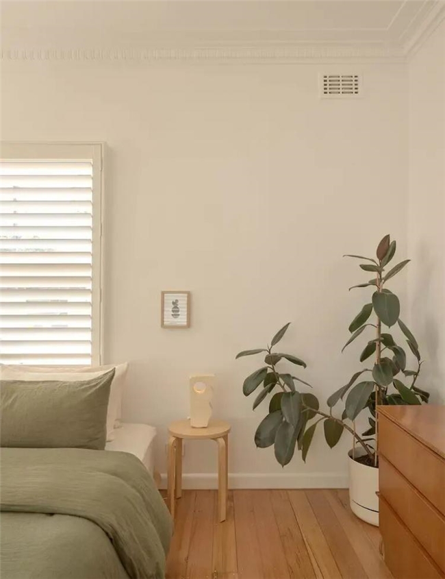 日式肌理碰撞古董收藏，50 年代风雨板房的焕新之旅