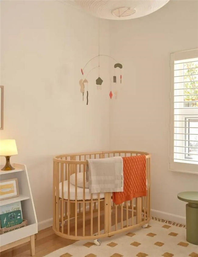 日式肌理碰撞古董收藏，50 年代风雨板房的焕新之旅