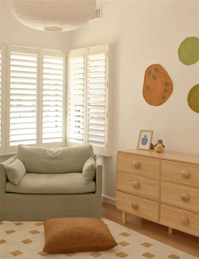 日式肌理碰撞古董收藏，50 年代风雨板房的焕新之旅