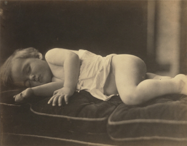 卡梅伦：打破维多利亚时代桎梏的摄影艺术先驱