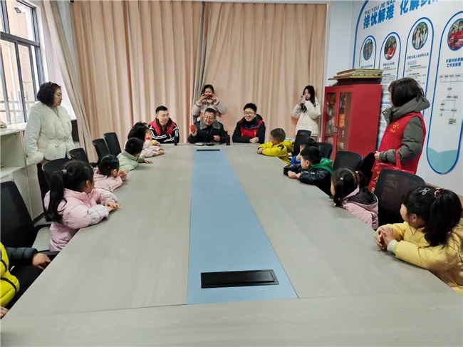 学雷锋践初心 无线电科普润童心 赣北无线电监测中心联合景东安厦社区开展主题活动(图2) 学雷锋践初心 无线电科普润童心 赣北无线电监测中心联合景东安厦社区开展主题活动(图2)