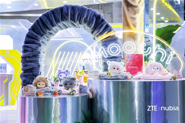 中兴携系列AI终端亮相AWE2026 ，AI原生手机与AI宠物成焦点(图3)