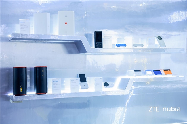 中兴携系列AI终端亮相AWE2026 ，AI原生手机与AI宠物成焦点(图4)