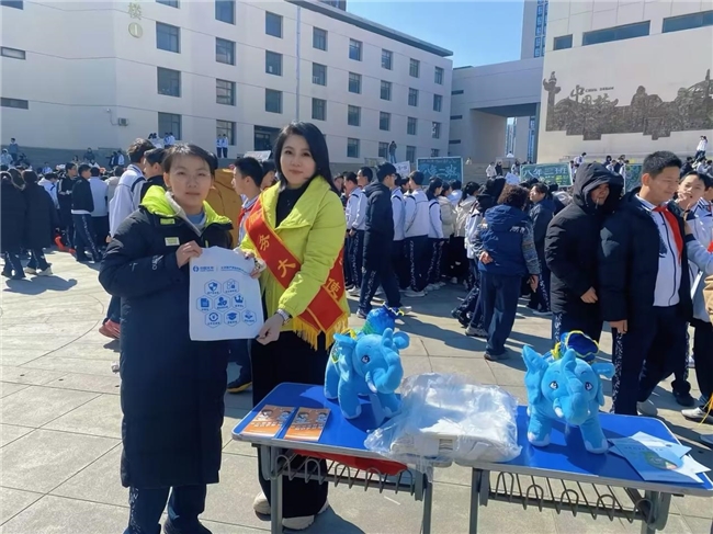 金融知识进校园 消保护航助成长