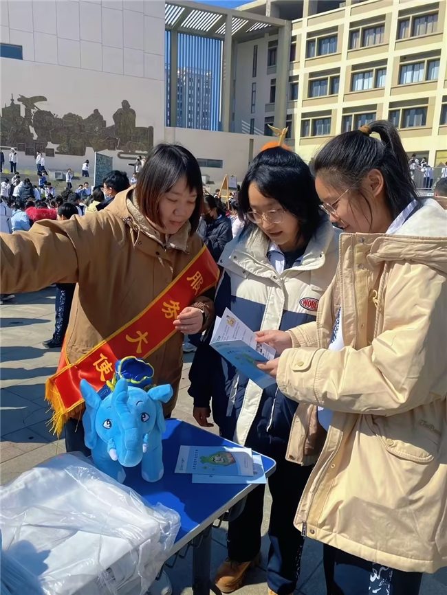 金融知识进校园 消保护航助成长