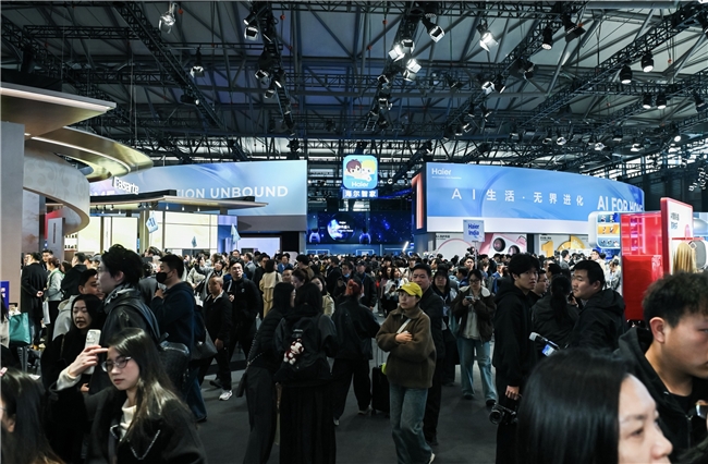 从无人家务到无人值守！海尔暖通商用方案亮相AWE-家电圈官网