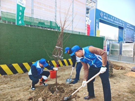 中交一公局集团北京片区项目线上线下结合开展植树活动