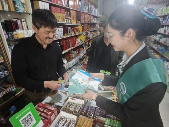 金融服务面对面 便民宣传暖商户