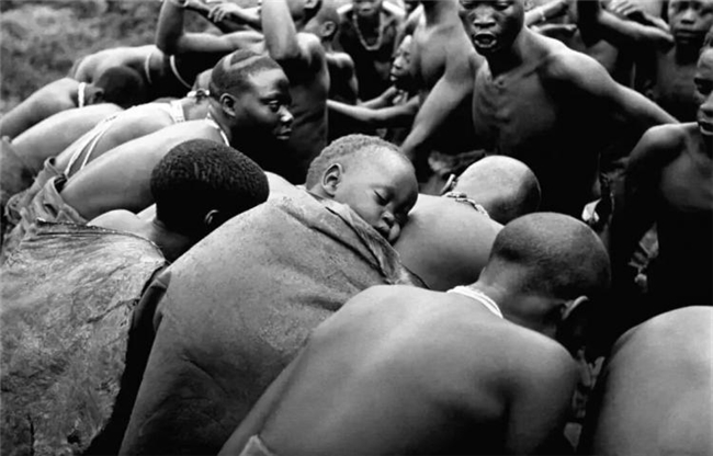 乔治・罗杰:摄影伦理的视觉重构