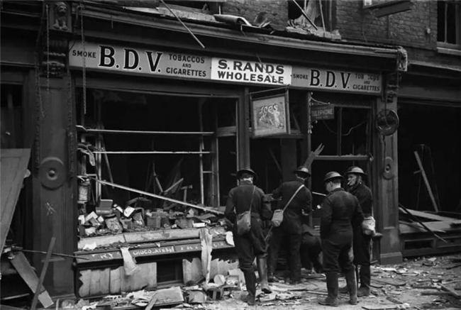 乔治・罗杰:摄影伦理的视觉重构