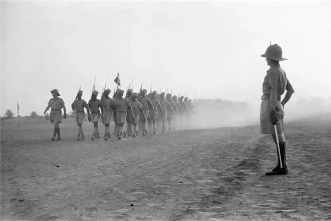 乔治・罗杰:摄影伦理的视觉重构