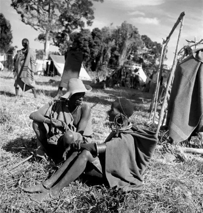 乔治・罗杰:摄影伦理的视觉重构