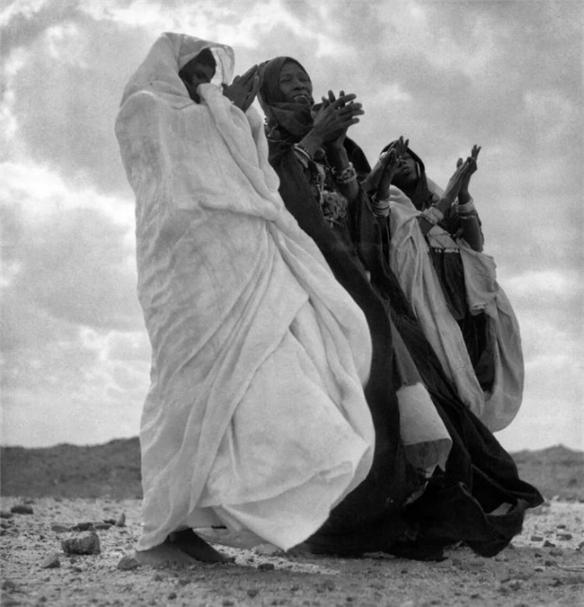 乔治・罗杰:摄影伦理的视觉重构