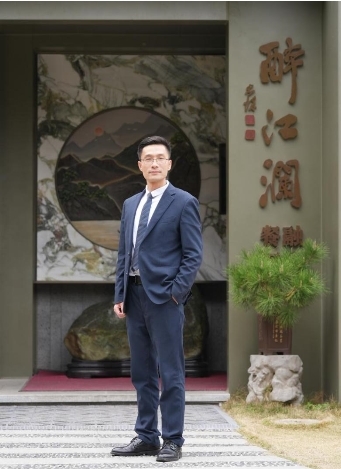 逆势拓新，匠心筑味：胡文恒与千滋百味的餐饮深耕之路