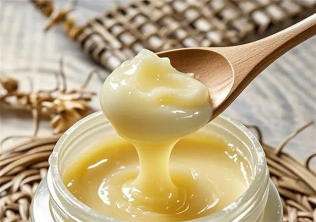 春天里的蜂王浆有用吗？教你选对蜂王浆，给身体加点“油”