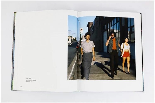 巨幅镜头下的当代摄影：杰夫・沃尔的创作