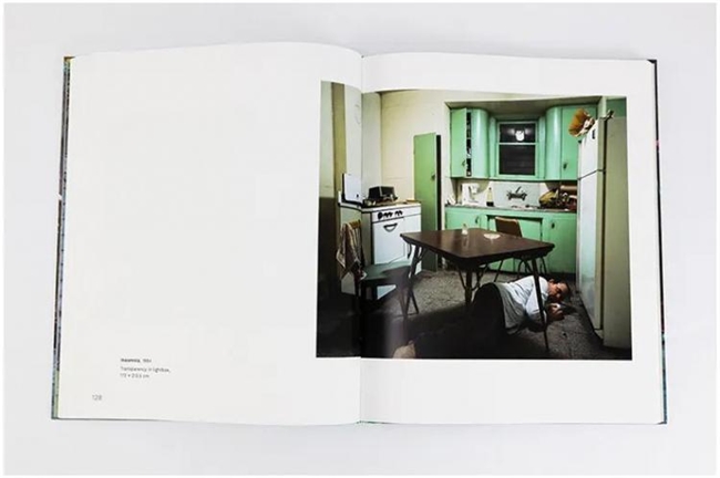 巨幅镜头下的当代摄影：杰夫・沃尔的创作