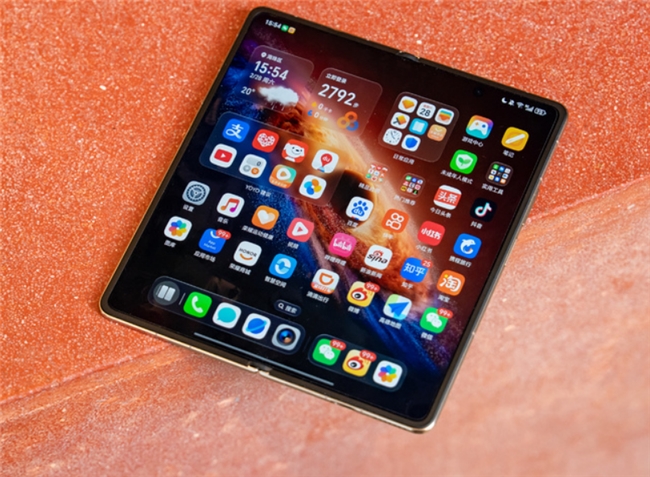 荣耀MagicV6值不值得买？四大核心优势全面解析(图2)