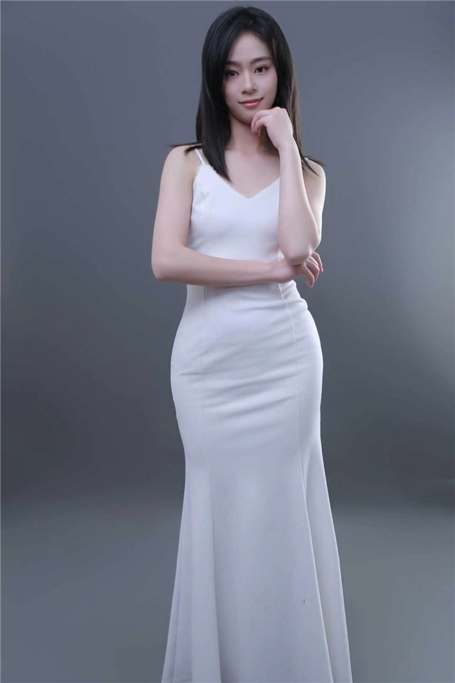 模特吴嘉敏；不断提升挑战自己，签约网拍之路新启航(图3)