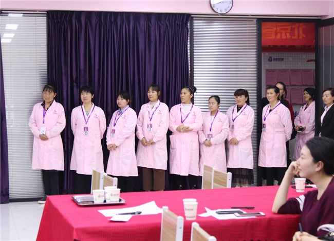 长沙友乾每周雇主见面会圆满举办 搭建雇主阿姨高效对接平台获赞(图2) 长沙友乾每周雇主见面会圆满举办 搭建雇主阿姨高效对接平台获赞(图2)