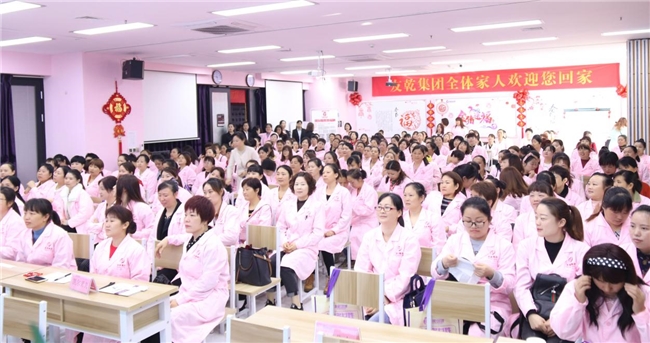 长沙友乾每周雇主见面会圆满举办 搭建雇主阿姨高效对接平台获赞(图5) 长沙友乾每周雇主见面会圆满举办 搭建雇主阿姨高效对接平台获赞(图5)