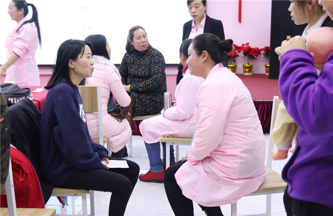 长沙友乾每周雇主见面会圆满举办 搭建雇主阿姨高效对接平台获赞(图6) 长沙友乾每周雇主见面会圆满举办 搭建雇主阿姨高效对接平台获赞(图6)