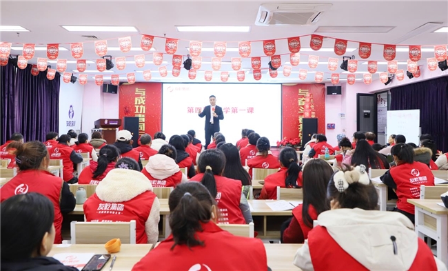 家庭找家政服务，认准友乾：月嫂/育儿嫂/