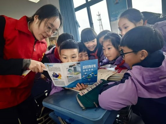 普及反洗钱知识 筑牢校园安全防线