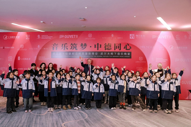 ����Ϊý������Ϊ�ţ��¹�ǰ��ͳ���й���Э��ϯ�����е��Ļ����潻��