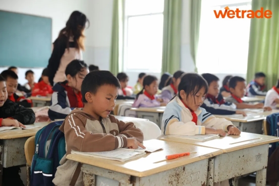 WeTrade携手红十字会，为大地山学子送去春天