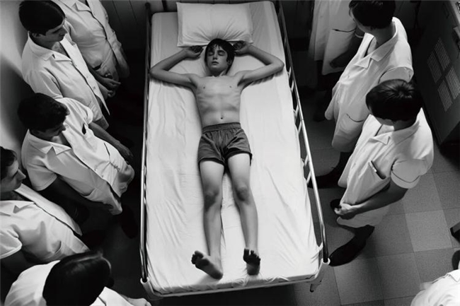 彭杨军的 AI 影像实验：解构摄影真相，重塑视觉叙事