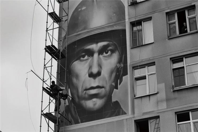 彭杨军的 AI 影像实验：解构摄影真相，重塑视觉叙事