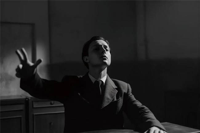 彭杨军的 AI 影像实验：解构摄影真相，重塑视觉叙事