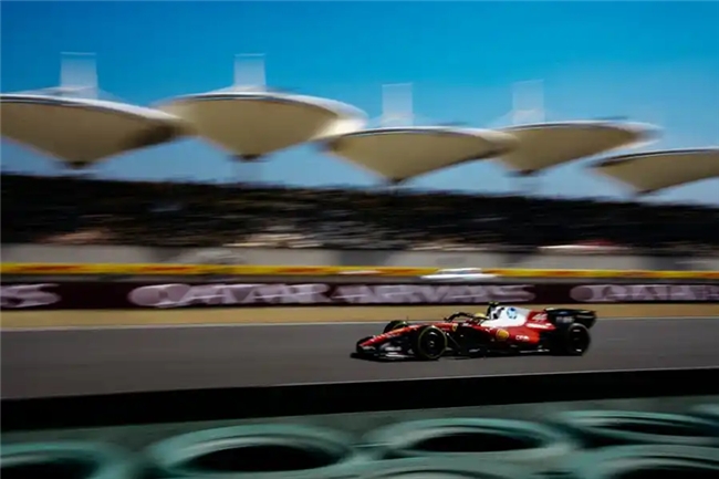 赛道狂飙与掌心极速：骁龙与梅赛德斯，共绘科技速度新图景