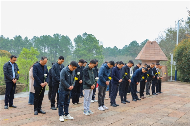 缅怀先烈铸忠魂，共建联创促发展