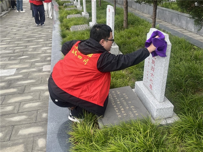 清明祭英烈 青春践初心 —— 我在清明祭扫活动中感悟传承