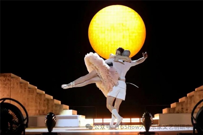 当演唱会变成行为艺术，这才是顶级现场