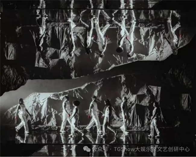 当演唱会变成行为艺术，这才是顶级现场