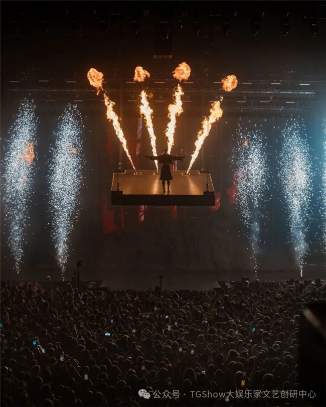 当演唱会变成行为艺术，这才是顶级现场
