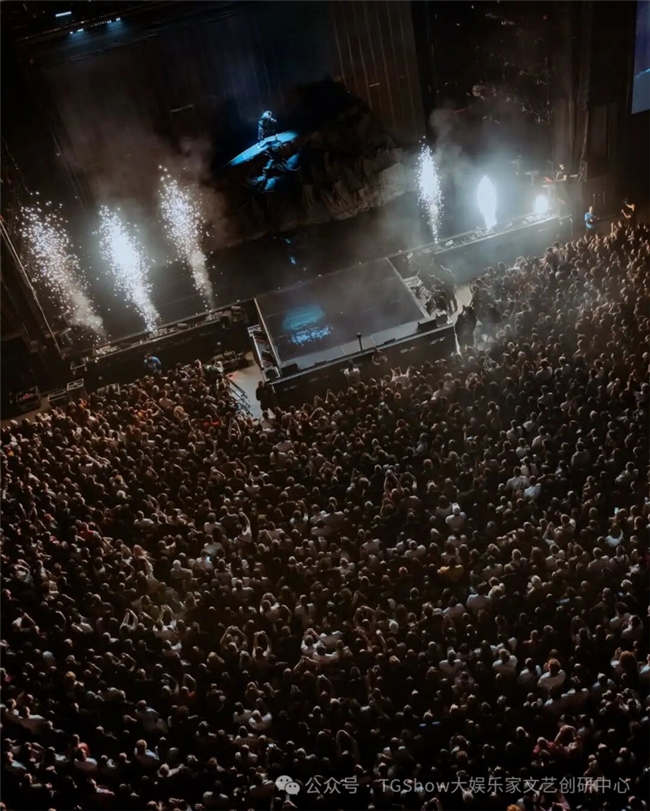 当演唱会变成行为艺术，这才是顶级现场