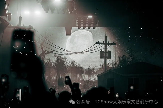 当演唱会变成行为艺术，这才是顶级现场