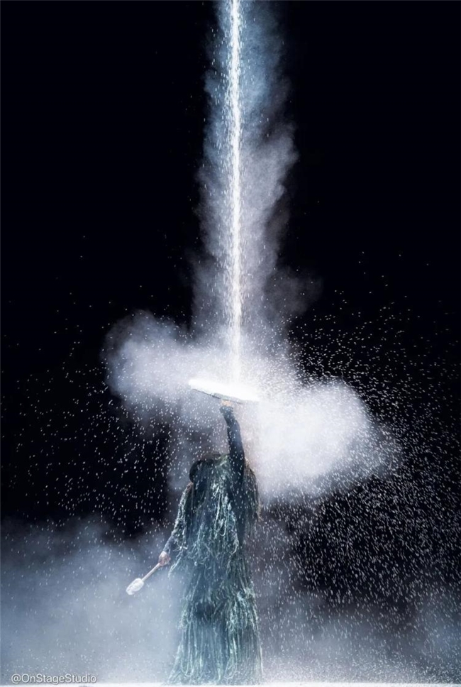 根起云端处,光影塑神性 —— 舞剧《天地树》灯光创作手记