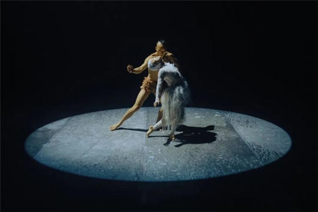 根起云端处,光影塑神性 —— 舞剧《天地树》灯光创作手记