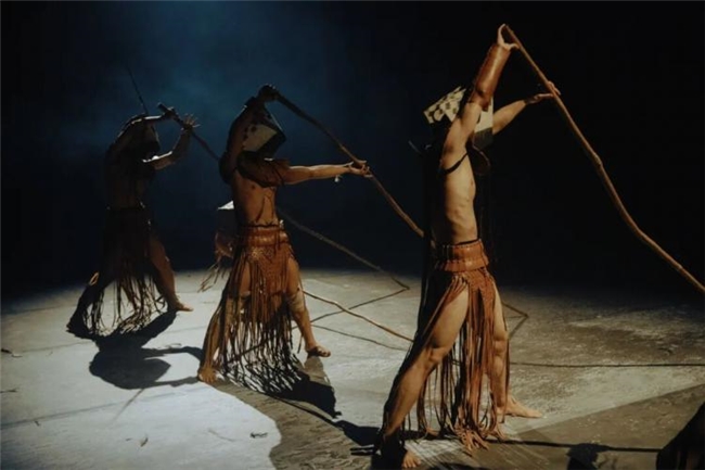 根起云端处,光影塑神性 —— 舞剧《天地树》灯光创作手记