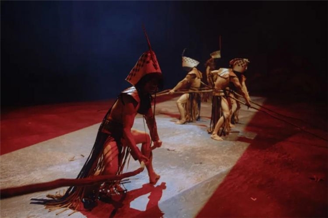 根起云端处,光影塑神性 —— 舞剧《天地树》灯光创作手记