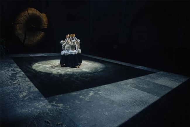 根起云端处,光影塑神性 —— 舞剧《天地树》灯光创作手记